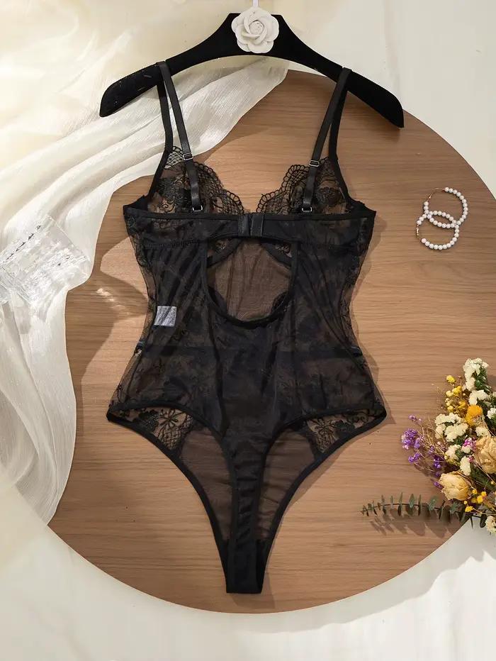 Body en dentelle noire avec broderie florale, culotte triangle taille haute, design à bretelles, découpe galbée pour mettre en valeur les courbes féminines occassions spéciales femmes elegance sophistiquée