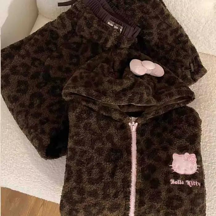 Dvojdielne pyžamo s kapucňou Hello Kitty pre ženy