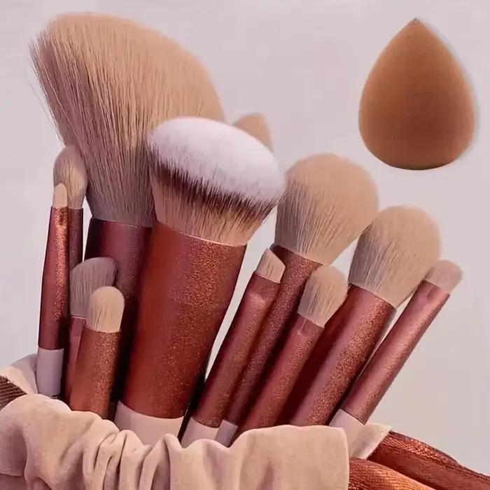 Sada jemných a nadýchaných kozmetických štetcov na make-up