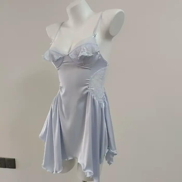 Light Bue chemises de nuit 2025 nouveau pyjama Sexy chemises de nuit pour femmes mince dentelle creuse glace soie plis mince mince bretelles chemise de nuit