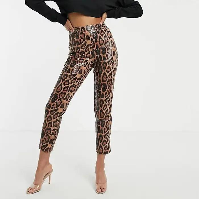 Dámske legíny z PU koženky s leopardím vzorom