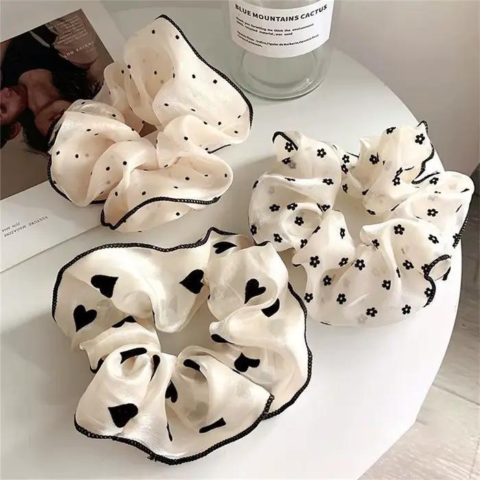 Minimalistické mäkké látkové gumičky do vlasov pre ženy