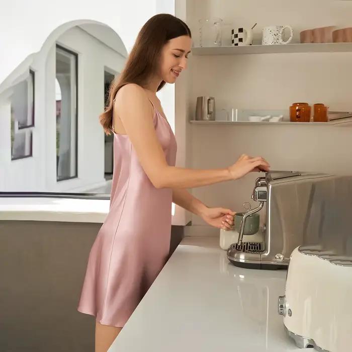 LILYSILK Dámska nočná košeľa z čistého hodvábu s okrúhlym výstrihom a nastaviteľnými ramienkami na doma a relax