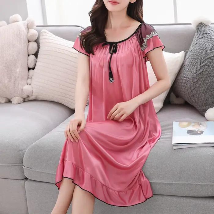 Chemise de nuit en polyester douce avec décoration en dentelle pour femmes, idéale pour les nuits d'été et les occasions spéciales