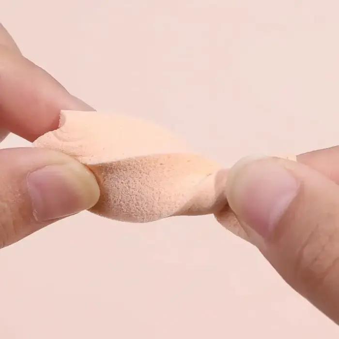 Trojuholníková špongia na make-up na suché aj mokré použitie