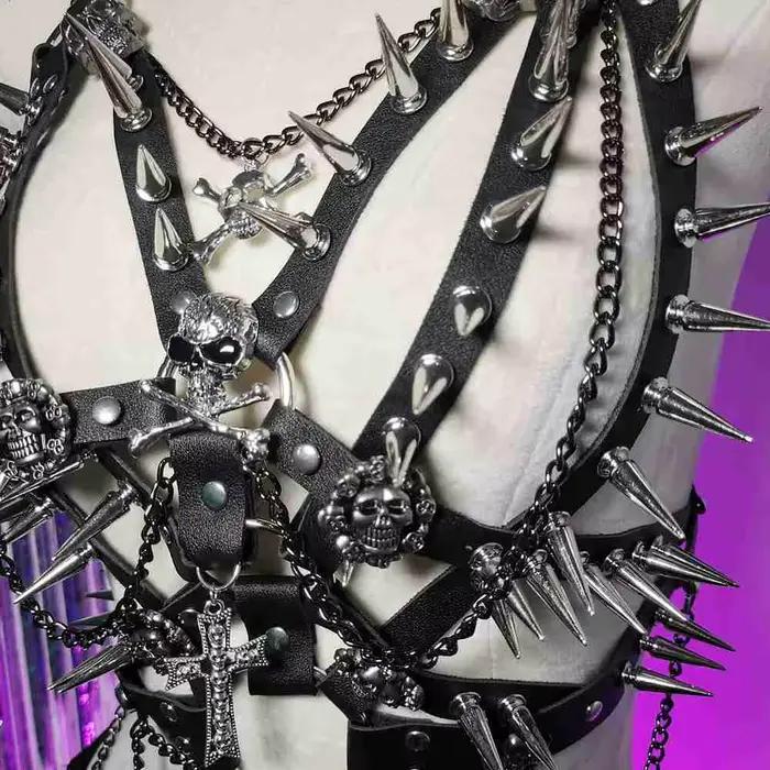Gotické punk rockové tričko pre ženy s lebkami a cvočkami