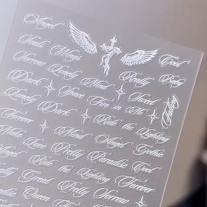 Nálepky na nechty s čiernymi a bielymi písmenami
