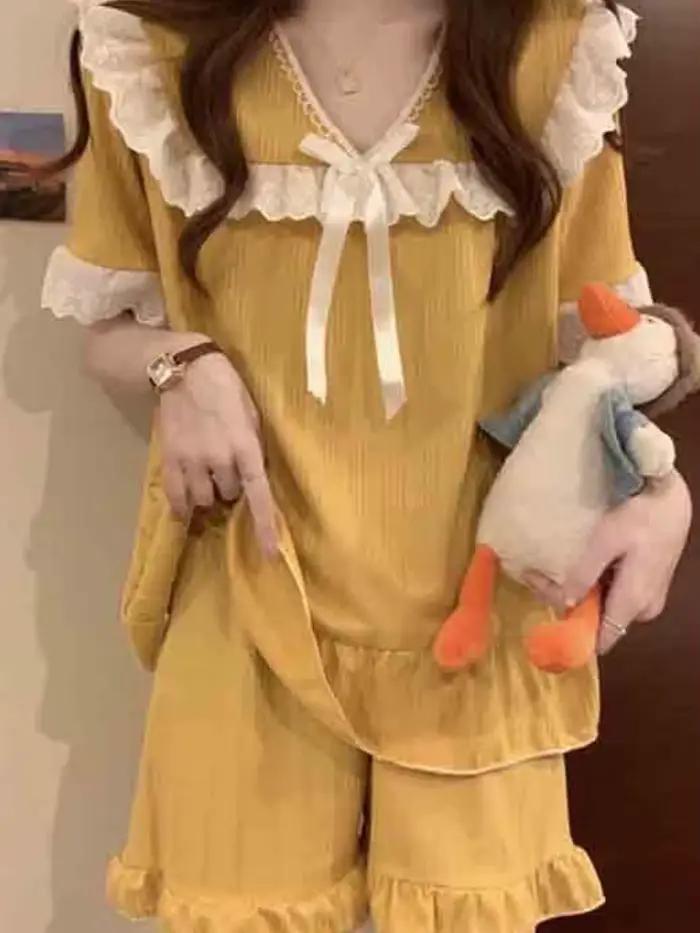 Dámske pyžamo s čipkou