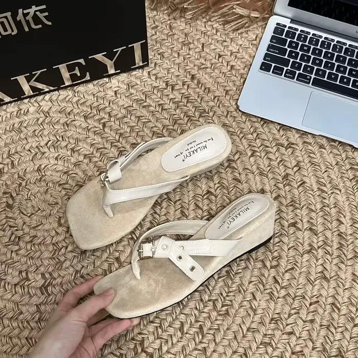 Tongs d'été pour femmes, antidérapantes, populaires en ligne, style coréen mignon, plates à semelle épaisse, pour la plage