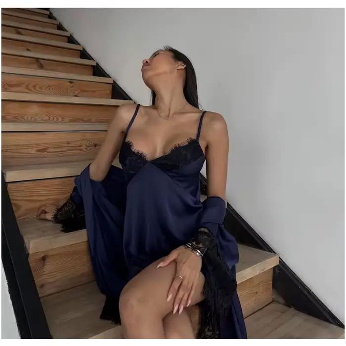 Elegantný tmavomodrý nočný set s županom pre ženy