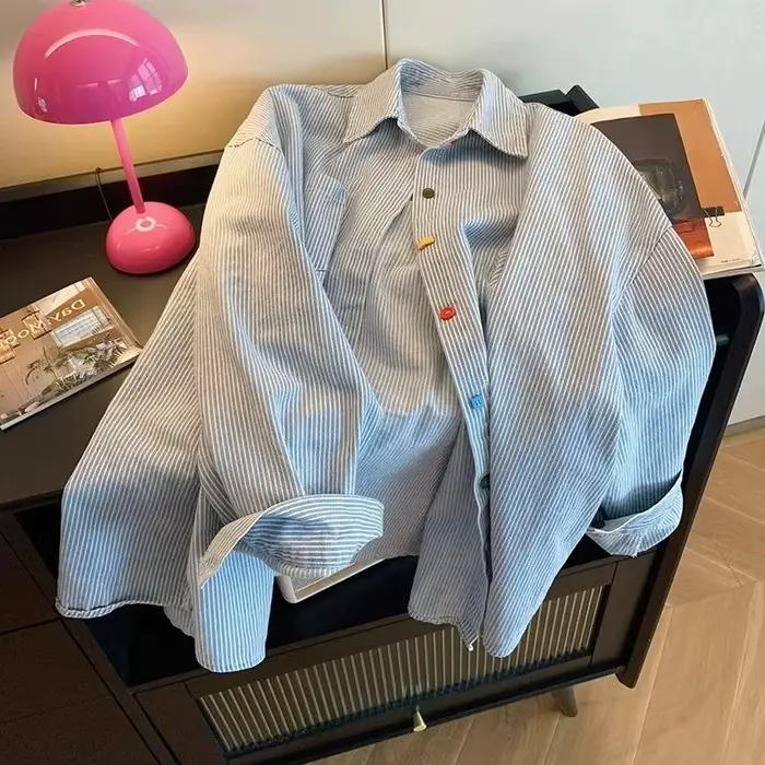 Vintage džínsová pásikavá oversized košeľa Belles blúzky pre ženy v akcii