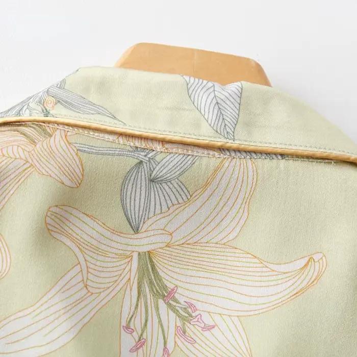 Ensemble pyjama de luxe à fleurs pour femmes, vêtements de détente en Viscose semblable à de la soie, vêtements de nuit élégants imprimés de lys, 2 pièces avec passepoil, costume à manches longues