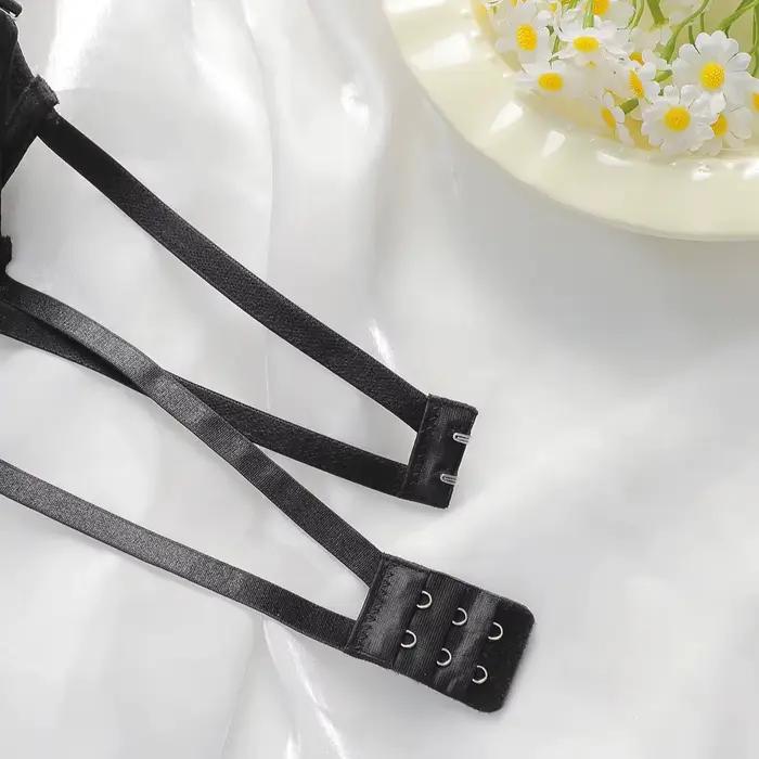 Čierna podprsenka s kosticami