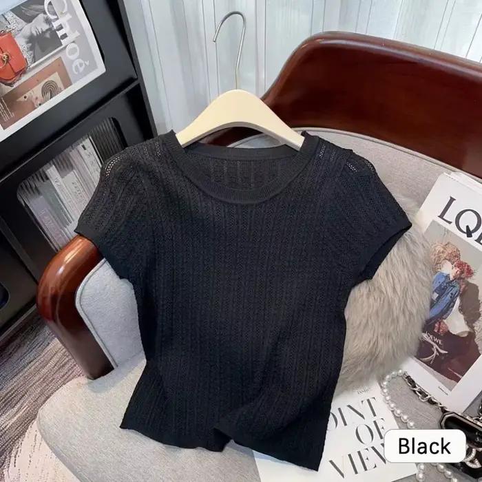 Elegantný pletený tričko s točenými bodmi