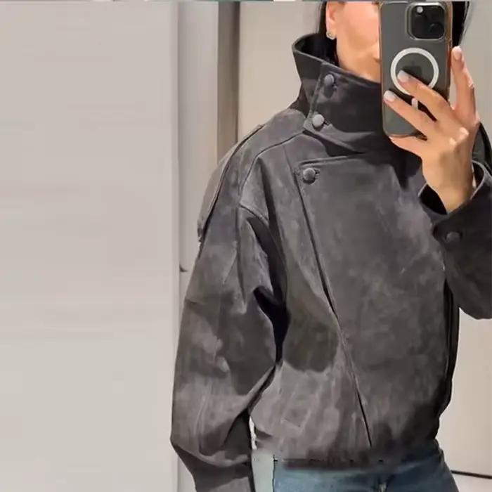 Dámska motocyklová bunda z textúrovanej kože v tmavosivej farbe