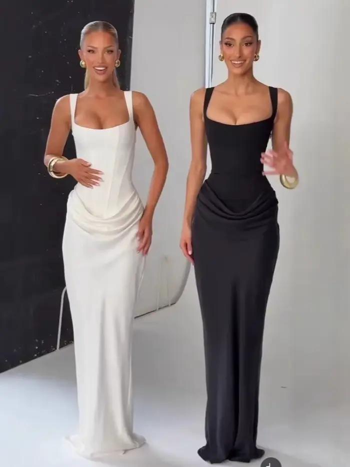Sexy biele obtiahnuté šaty s korzetom