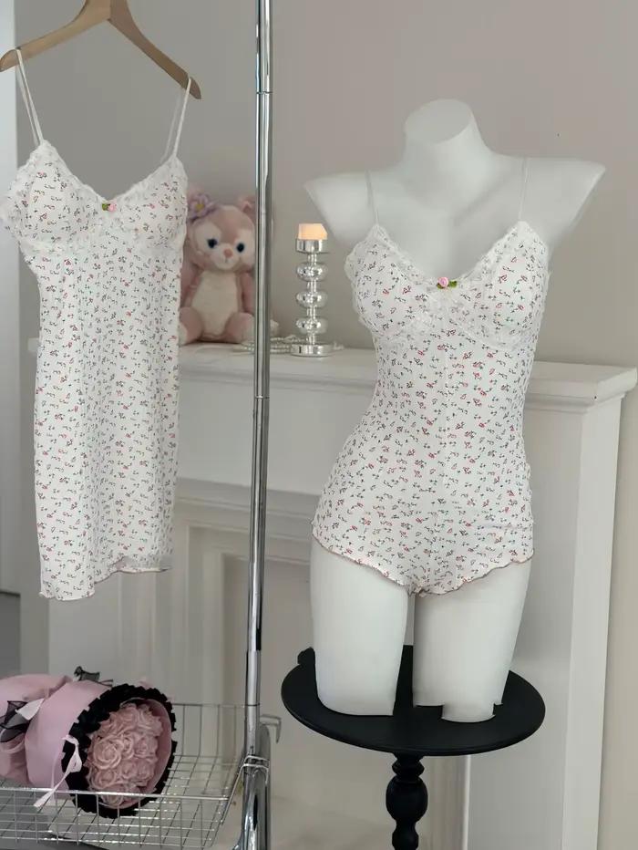 Sexi dámska kombinéza s kvetinovou potlačou