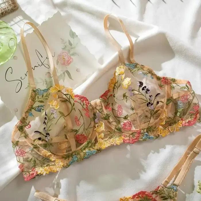 Ensemble de lingerie brodée en polyester avec soutien-gorge sans doublure pour femmes, idéal pour les occasions quotidiennes et les cadeaux romantiques