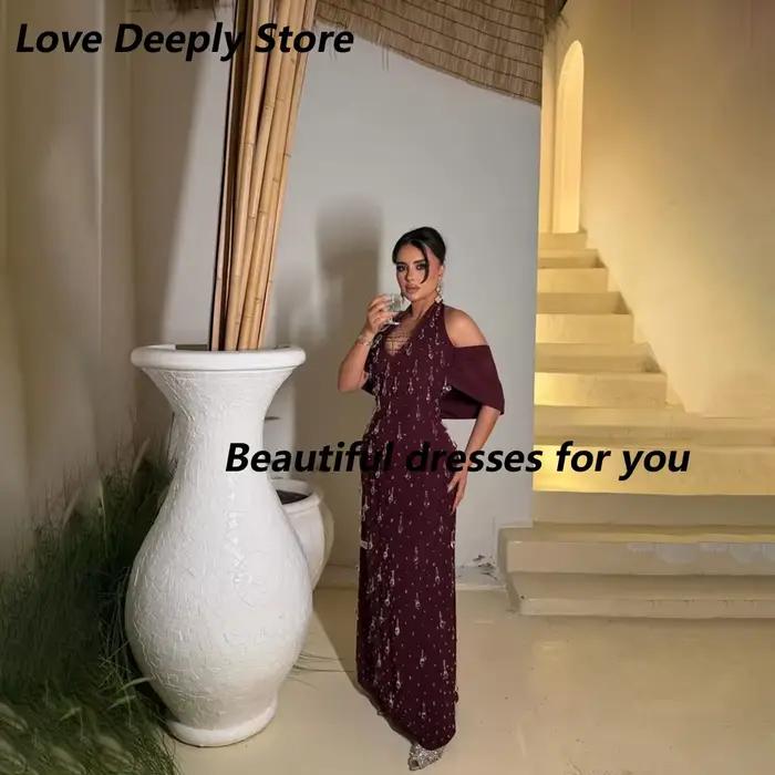Robe de soirée de luxe bordeaux personnalisée, élégante, col halter, en jersey orné de cristaux, cou