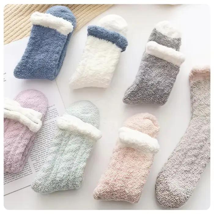 7 paires de chaussettes de sommeil chaudes et colorées pour femmes, adaptées à l'automne et à l'hiver, épaisses pour la chaleur et la résistance aux chutes, pour un usage domestique