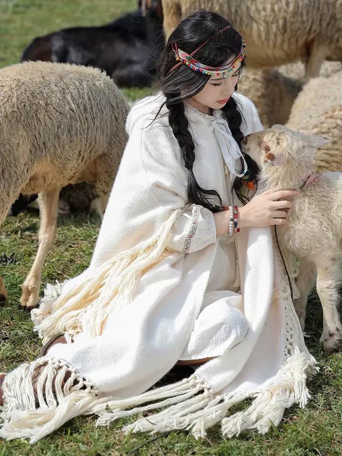 Ručne vyrobené boho peleríny so strapcami pre ženy