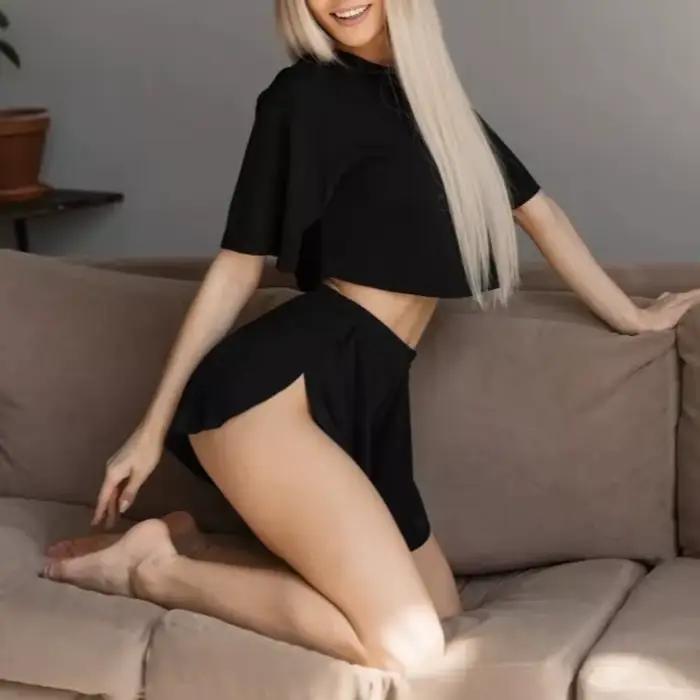 Ensemble de pyjama à manches courtes et col rond pour femme, t-shirt fendu, short élastique, vêtements de nuit décontractés, ensemble de 2 pièces