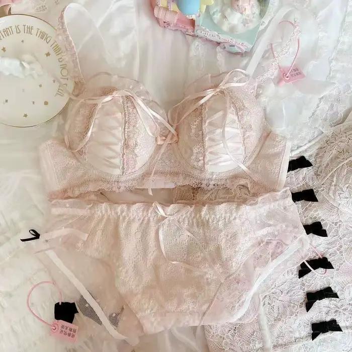 Lolita – dievčenská podprsenka s čipkou a vypchávkami