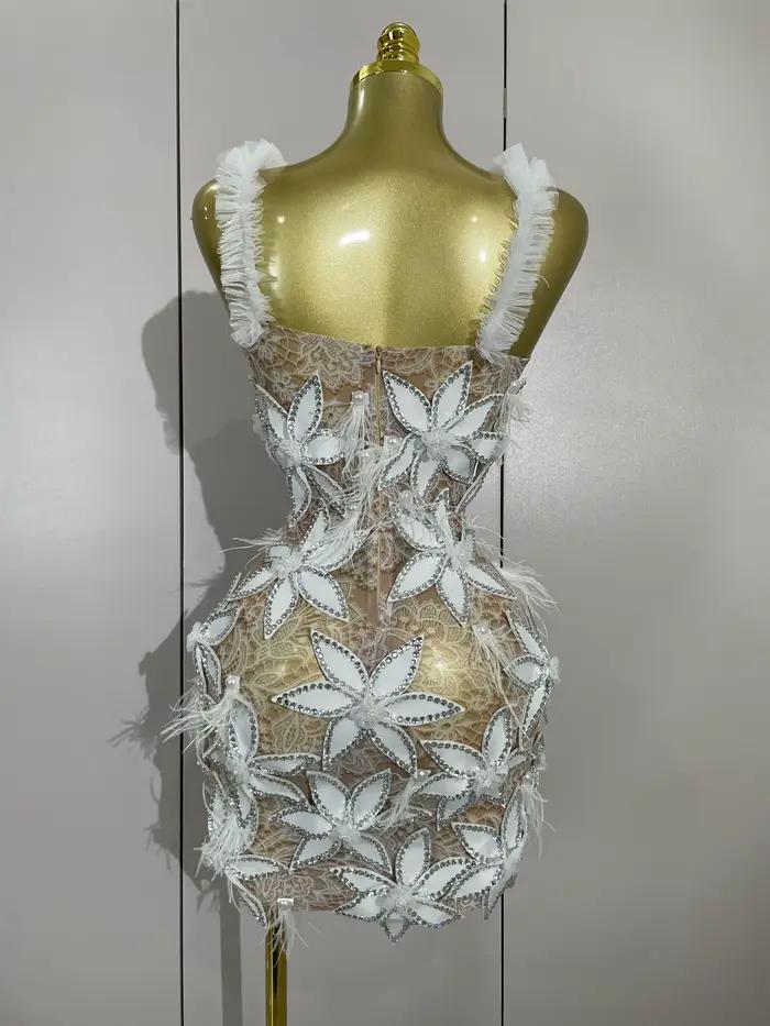 Sexy trblietavé diamantové kvety perie biele priesvitné šaty krátke na večierok ples oslavu narodenín
