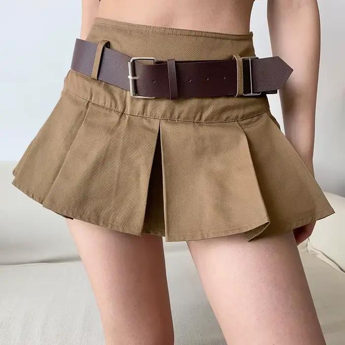 Karrram – Hnedá mini plisovaná sukňa pre ženy
