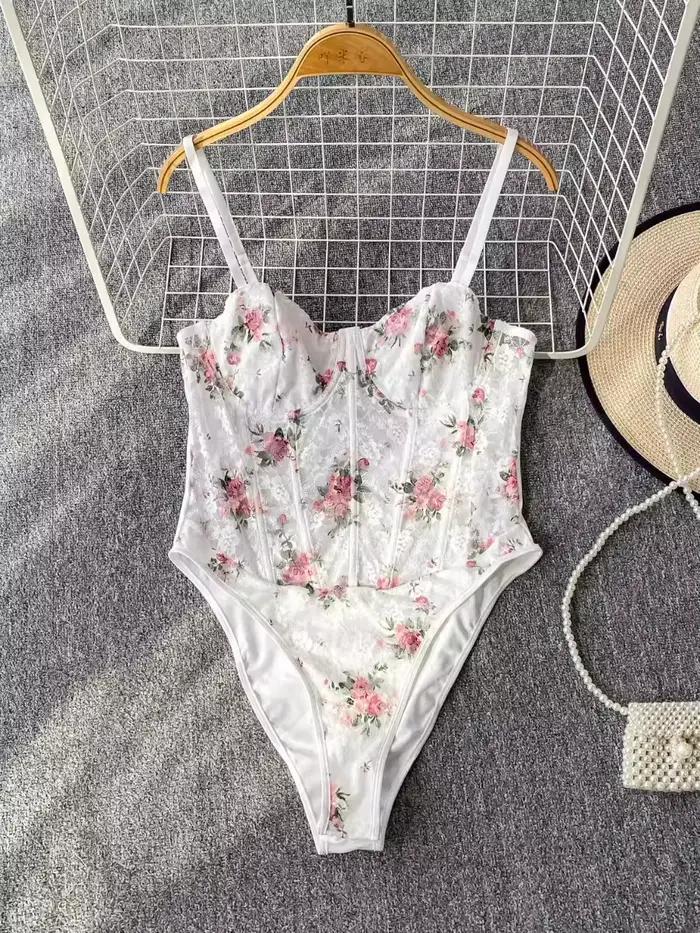 Foamlina européen blanc doux Floral Bandeau licou body haut femmes été arête de poisson taille cintrée coupe ajustée dentelle barboteuse