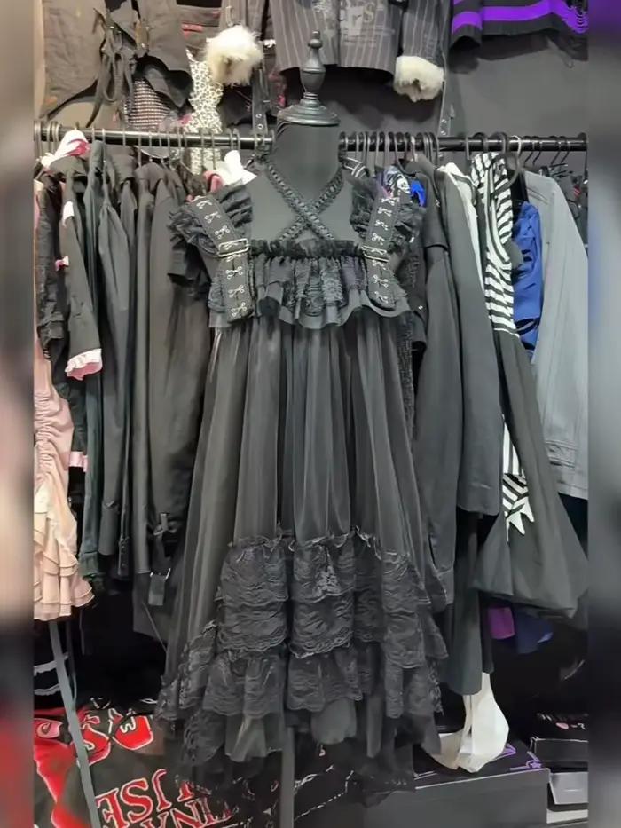 Čierne gotické lolita vintage mini šaty s čipkou a volánmi