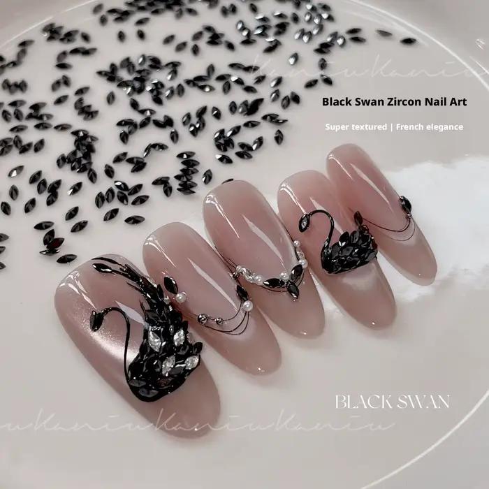 Strass en forme de larme d'argent pour nail art élégant et durable en kit combiné avec plusieurs pièces occasions spéciales transformations ongles professionnelles amateurs