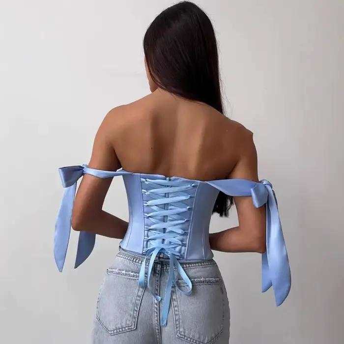 Biely bandážový top, elegantný čierny korzet pre ženy