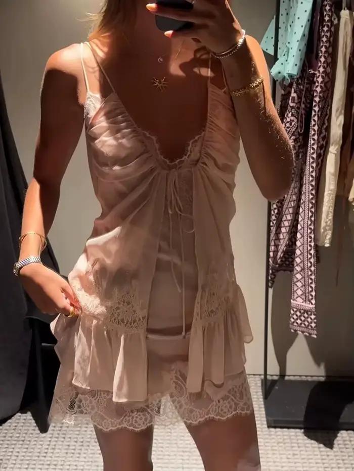 Ensemble de lingerie en dentelle de chiffon pour femme, mini-robe sexy à bretelles spaghetti et décolleté plongeant avec short en dentelle, tenue de nuit estivale à volants