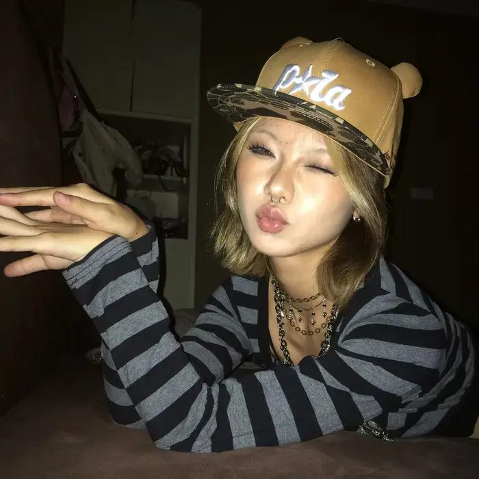 Pruhované tričko s rukávmi v japonskom štýle Y2k