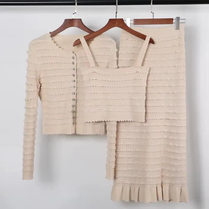 Súprava cardigan + tielko + polosukňa z čipkovaného úpletu s kamienkami