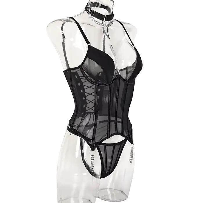 Lingerie fantaisie, lingerie féminine sexy, lingerie charmante, ensemble de lingerie avec des détails de chaîne transparente séduisants et un dos à lacets
