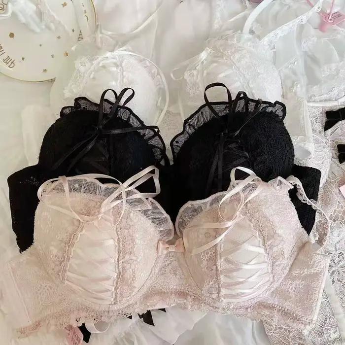 Lolita – dievčenská podprsenka s čipkou a vypchávkami