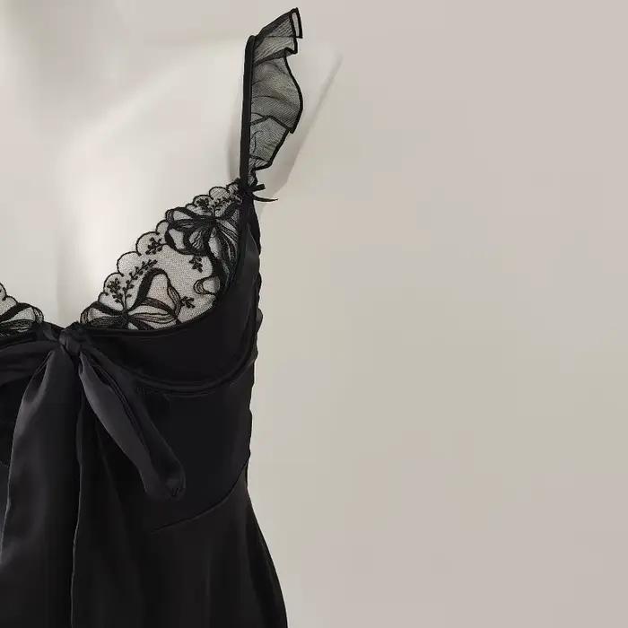 Nouveau Sexy Lingeire jarretelle chemise de nuit vêtements de nuit pour femmes Satin soie été pyjamas doux de haute qualité dos nu dentelle vêtements de détente