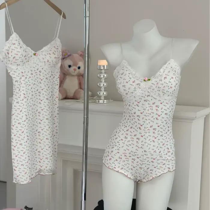 Roztomilé kvetinové onesie pyžamo pre ženy