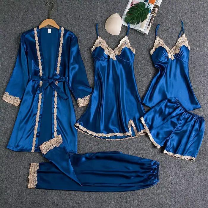 Nouvel Ensemble de Pyjama de Luxe en Satin 5 Pièces pour Femme 2025 – Vêtements de Nuit Soyeux avec Robe, Nuisette, Caraco, Short et Pantalon à Bordure Dentelle – Tenue d'Intérieur Élégante et Tendanc