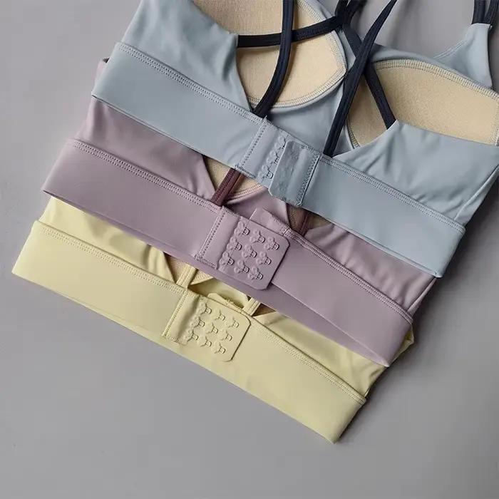 Soutien-gorge de sport de yoga pour femmes, conception de blocage de couleur intégrée avec soutien-gorge de sport à boucle