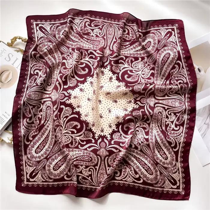 Dámska hodvábne jemná šatka s paisley vzorom