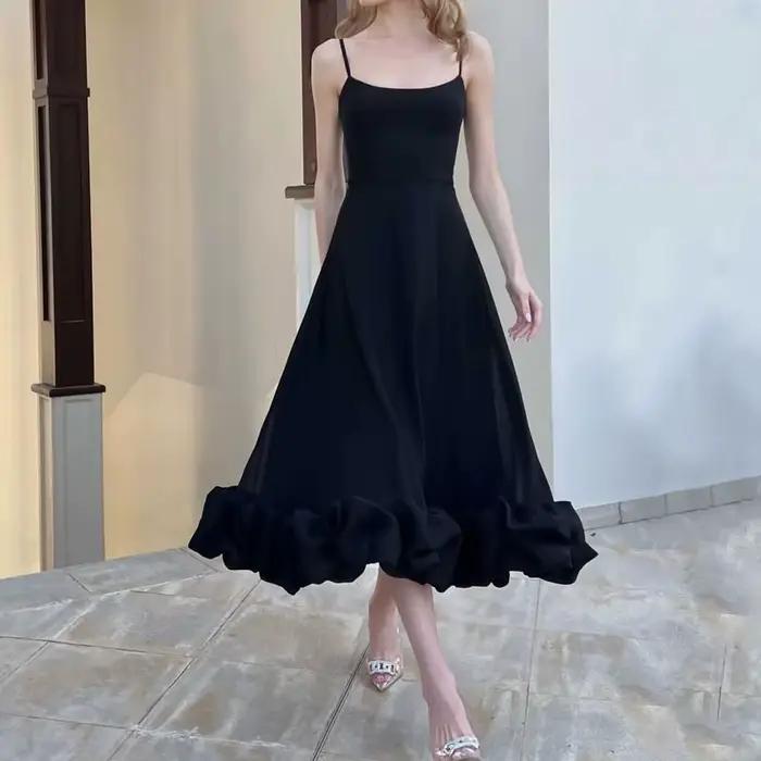 Elegantné dlhé šaty s volánmi pre ženy