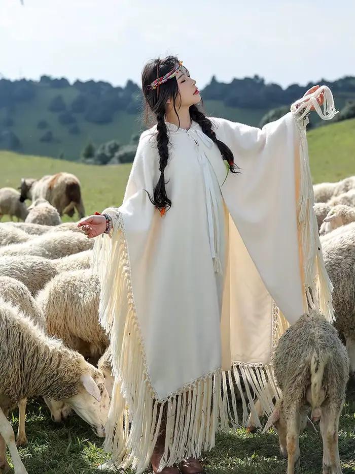 Ručne vyrobené boho peleríny so strapcami pre ženy