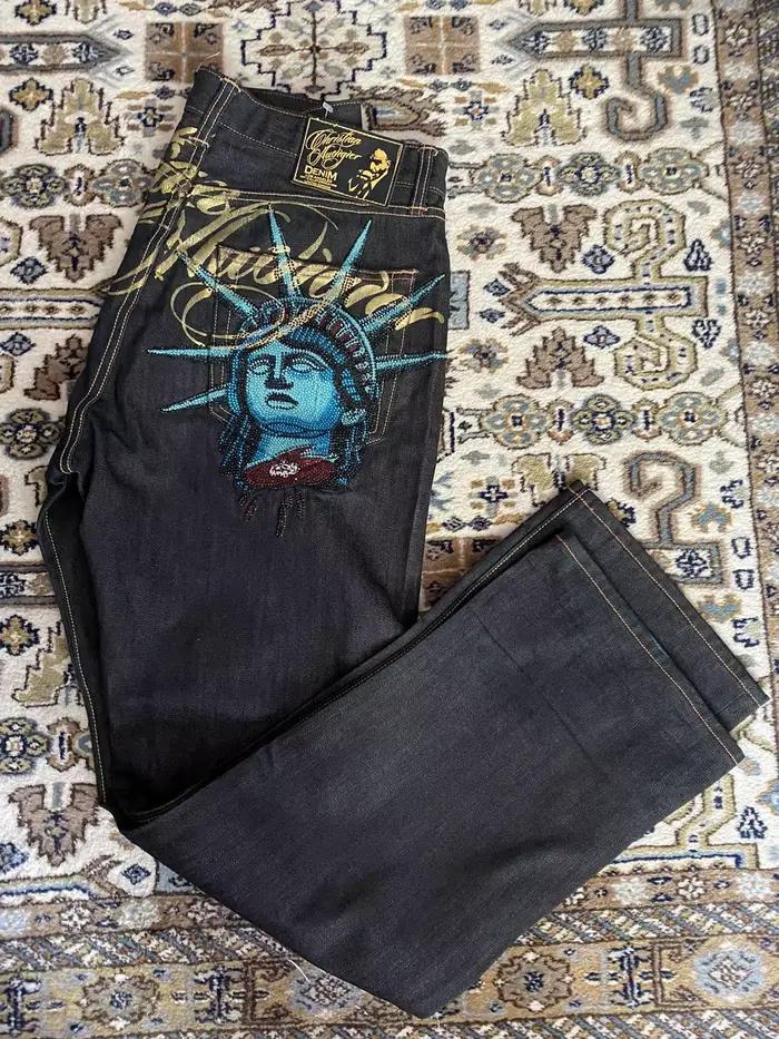 Vintage uvoľnené džínsy z 2000-tych rokov s motívom Sochy slobody a diamantmi