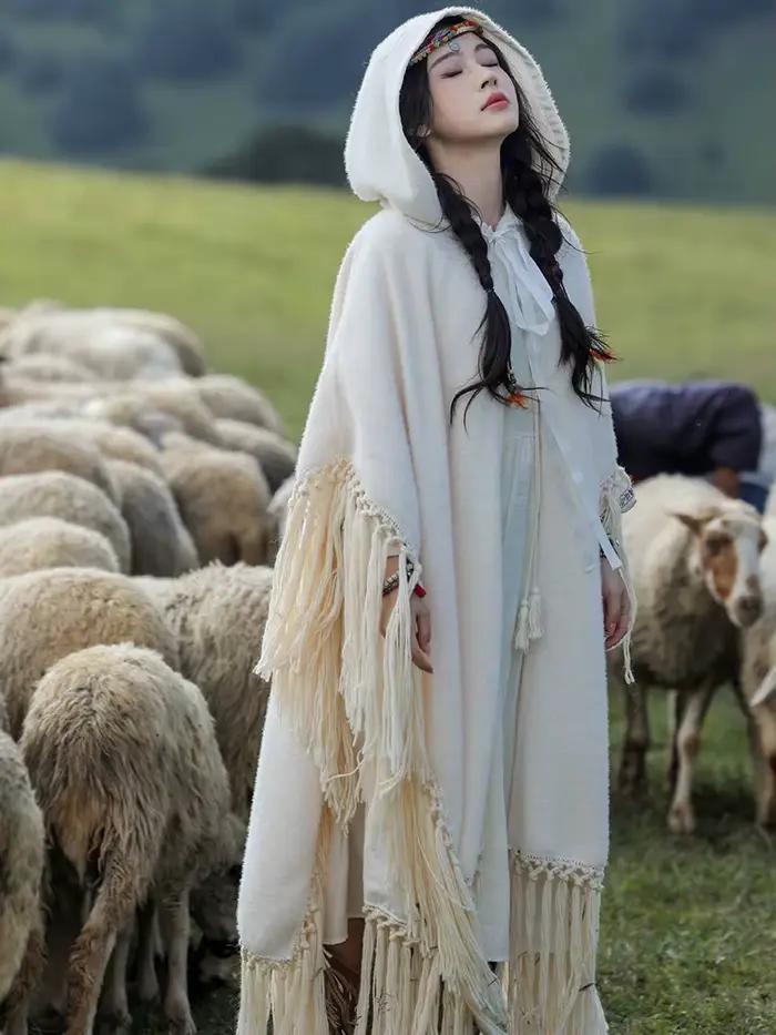 Ručne vyrobené boho peleríny so strapcami pre ženy