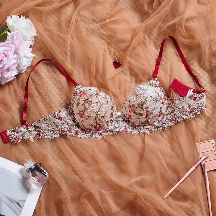 Elegantný florálny čipkovaný podprsenkový set s červenými ramienkami