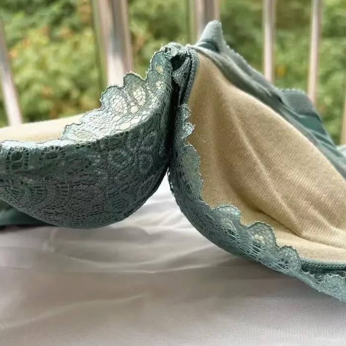 La petite poitrine est plus grande et plus épaisse et les sous-vêtements de 12 cm n'a aucune trace le soutien-gorge spécial pour la poitrine plate est le coussin épais