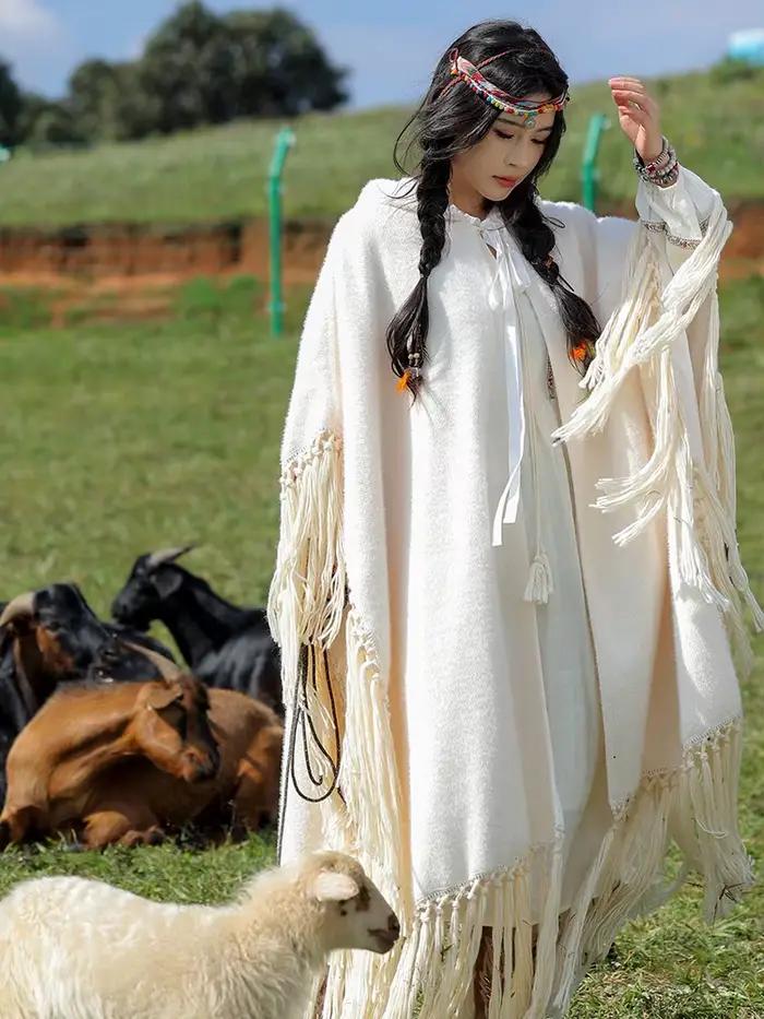 Ručne vyrobené boho peleríny so strapcami pre ženy